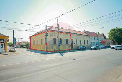 Spațiu Comercial + Birouri de Închiriat – 235 mp – Ultracentral - 1