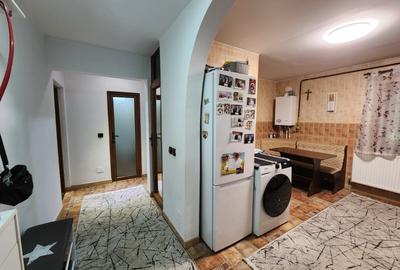 Apartament 2 camere decomandat, parter înalt, Podu Iloaiei – zonă centrală - 2