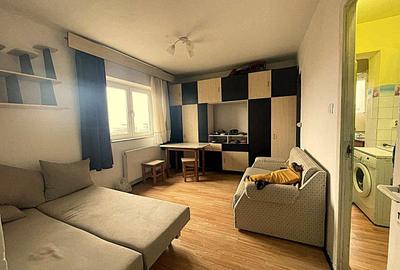 Garsoniera, cu centrala proprie, mobilata, etajul 2, cartier Gruia - 1