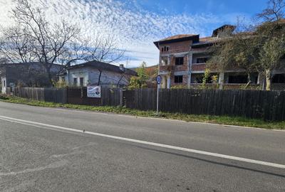 Proprietate deosebită în orașul Ștefănești, intrare pe strada Izvorani - 1