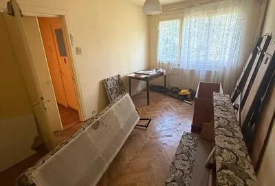 Apartament cu 2 camere, etajul 2/4, zona Podu Ros - 3