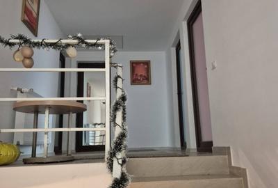 Casă individuală cu 5 camere în Lumina