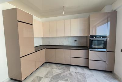 Penthouse cu 3 camere decomandat în Nord