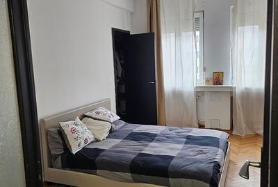 Apartament cu 4 camere circular în P-ța Romană