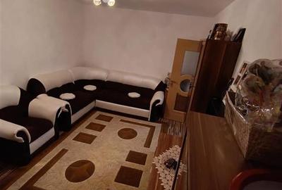 Apartament cu 4 camere decomandat în Viziru 3