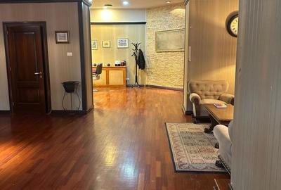 Apartament cu 4 camere semidecomandat în Dorobanți