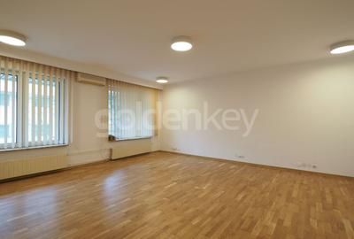 Apartament cu 9 camere decomandat în Aviatorilor