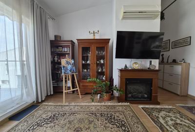 Apartament cu 3 camere semidecomandat, mobilat în Băneasa