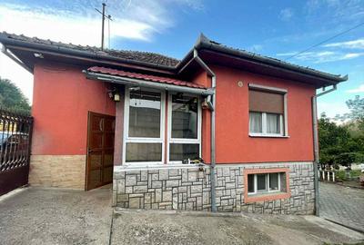 Casa 7 camere, teren 590 mp in Calnic - 2