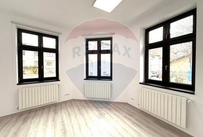 Spațiu comercial, de 100 mp, în P-ța Victoriei