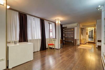 Apartament cu 5 camere semidecomandat, mobilat în Victoriei