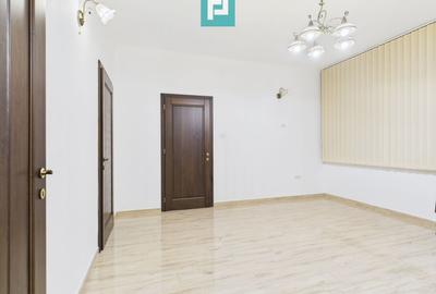 Apartament cu 3 camere semidecomandat în Ultracentral
