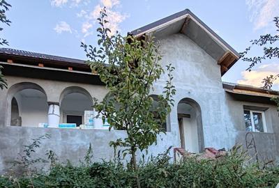 Casă individuală cu 3 camere în Brodoc