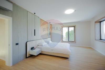 De vânzare Vilă cu 8 camere în Sânmartin, 290 mp util, teren 1100 mp - 10