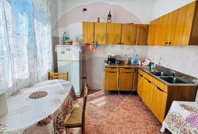 Casă / Vilă cu 5 camere de vânzare - 2