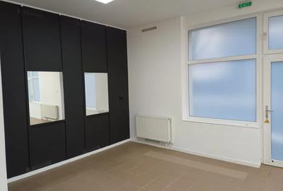 Spatiu comercial vitrat, 60 MP, zona Podul Traian - 3