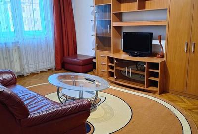 Apartament cu 4 camere decomandat, mobilat în Ștrand