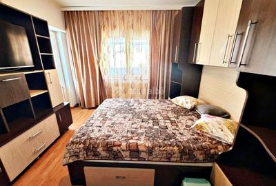 Apartament cu 3 camere decomandat, mobilat în Dacia