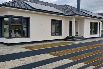 Casă individuală cu 4 camere în Unirea