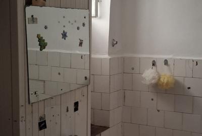 Apartament 3 camere zona centrala decomandat etajul 4/10. - 2
