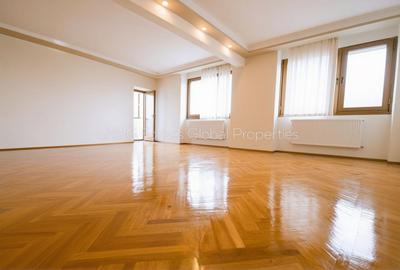 Apartament cu 3 camere decomandat în Cotroceni
