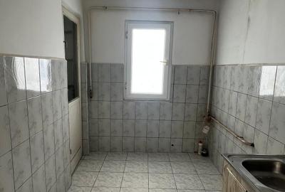 VAND 2 camere Micro40 et 4 pret 40.000 euro negociabil - 1