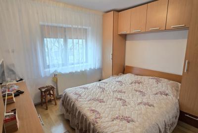 Apartament cu 2 camere semidecomandat, mobilat în Mioriței