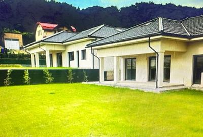 APA SARATA casa deosebita 300mp cu 2 garaje si 8ari teren! - 1