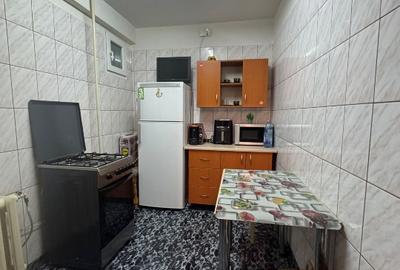 Inchiriez apartament doua camere Eroii Revolutiei - 10