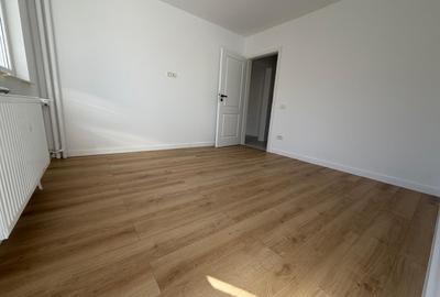 Titan, parcul Titanii, pe Zavideni, 10 minute metrou, renovat complet, bloc 4 et - 13