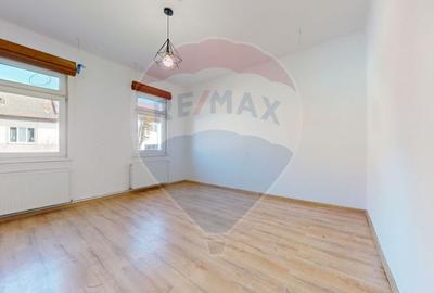 Închiriere casă cu 500 mp curte – ideală pentru familie - 1