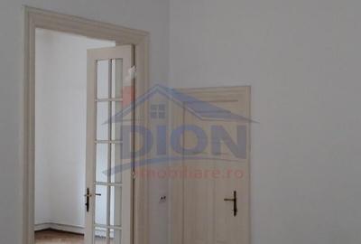 Proprietate interbelica in zona linistita, perfecta pentru investitie - 2