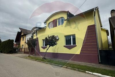 Casă / Vilă cu 6 camere de vânzare - 1