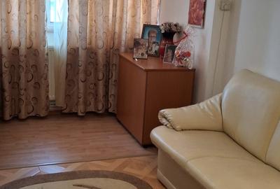 Apartament cu 2 camere semidecomandat, mobilat în Sud