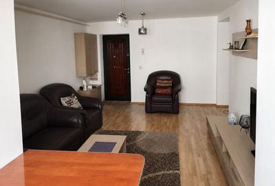 Apartament cu 3 camere decomandat, mobilat în Cetate