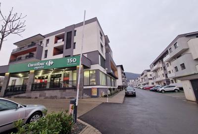 Apartament cu 3 camere semidecomandat, mobilat în Florești