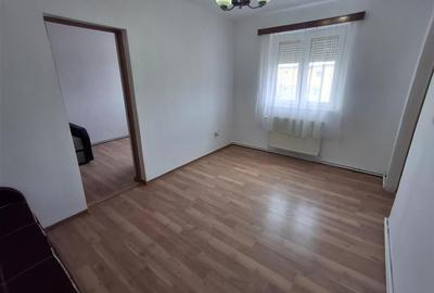 Apartament cu 3 camere semidecomandat în Țiglari