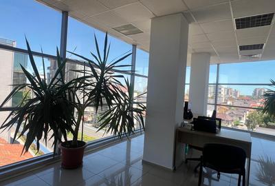 Birou  elegant, mobilat,luminos, supraf. vitrata mare, lift , 241 mp, Bd. Mamaia - 2