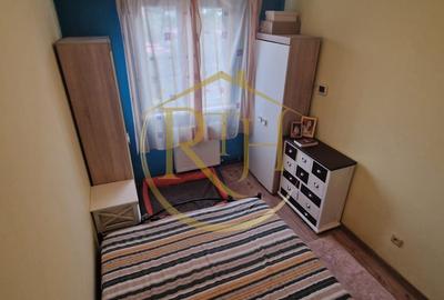 Vand apartament cu 4 camere in zona spitalul judetean,comision ,,0'' - 12