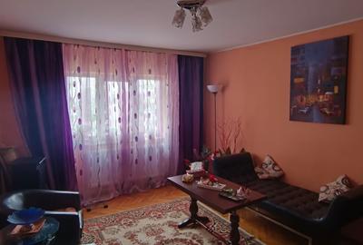 Apartament cu 3 camere decomandat în Casa de Cultură