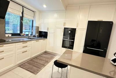 Apartament cu 3 camere decomandat, mobilat în Bună Ziua