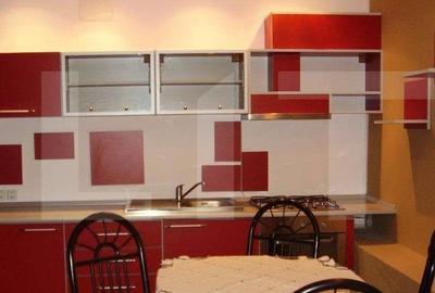 Casă individuală cu 8 camere în Central