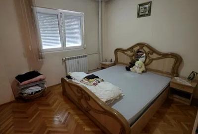 Apartament cu 3 camere semidecomandat, mobilat în Pantelimon