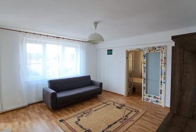 Apartament cu 2 camere semidecomandat, mobilat în Plopilor