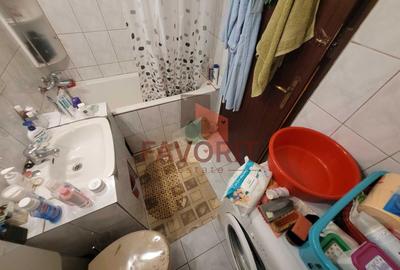 Etaj intermediar. Disponibil imediat . Zona excelenta - 8