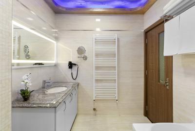 O miscare inteligenta, 2 camere 93 mp cu 2 bai Locatie Premium langa Mall Coresi - 6