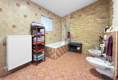 Două case separate , utilizare mixtă– rezidențial & comercial. - 15