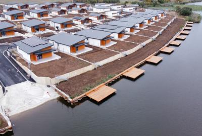 CASA PE MALUL LAUCLUI SNAGOV CU PONTON PRIVAT - 4