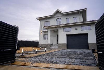 Casă individuală cu 5 camere în Păulești