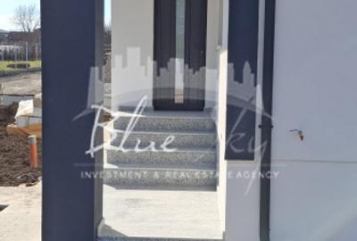 Casă individuală cu 3 camere în Lumina